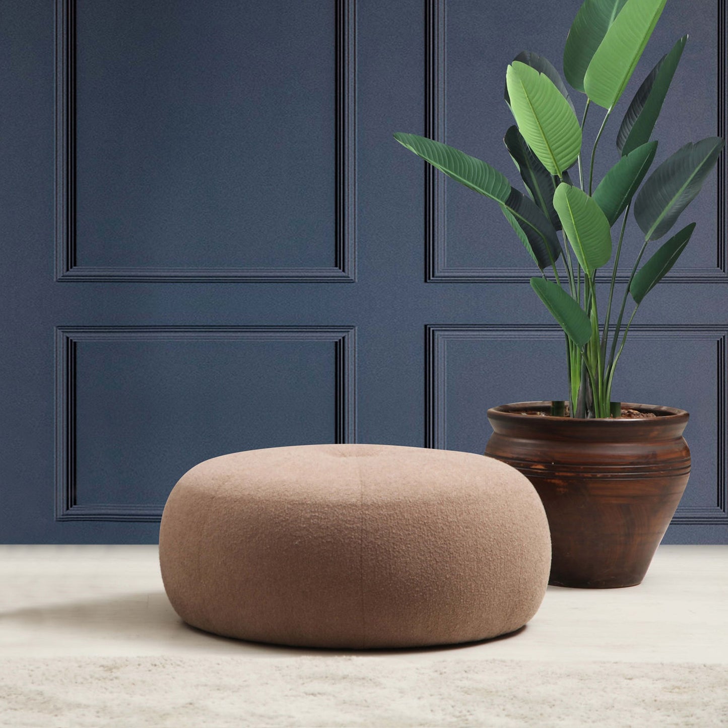 Pouffe in Bouclet Bianco con Struttura in Legno di Faggio