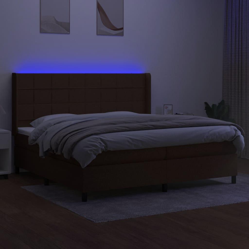 Letto a Molle Materasso e LED Marronescuro 200x200cm in Tessuto | homemem39