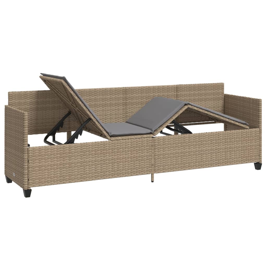 Sun lounger with beige polyrattan cushions