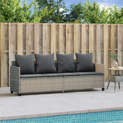 Sun lounger with light gray cushions in polyrattan