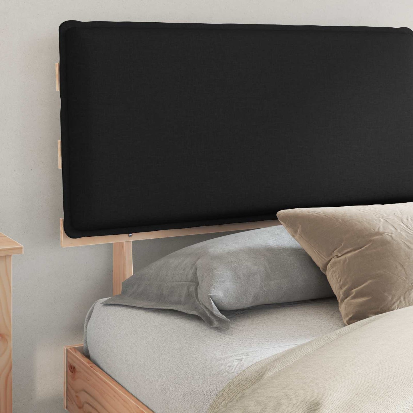 Letto con Testiera Rivestita Nero 180 x 200 cm Pino massello | homemem39