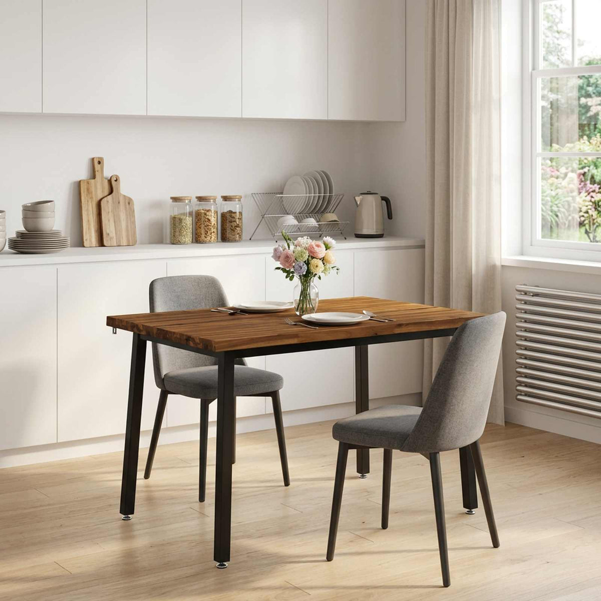 Tavolo da pranzo con bordo vivo