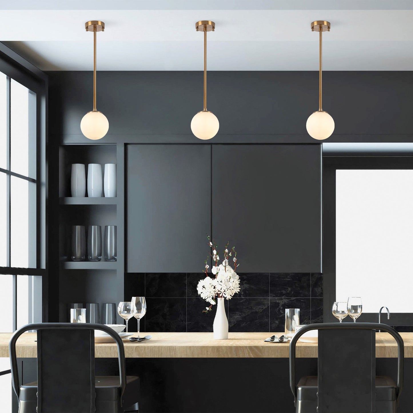 Lampadario Elegante in Metallo e Vetro
